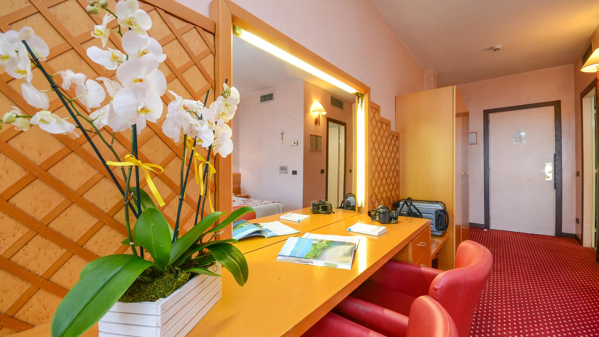 Hotel Oliveto Desenzano del Garda 4*,