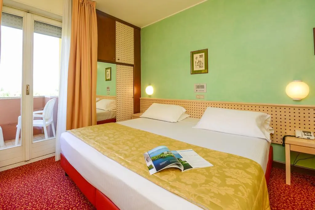 Hotel Oliveto Desenzano del Garda 4*,  Itálie
