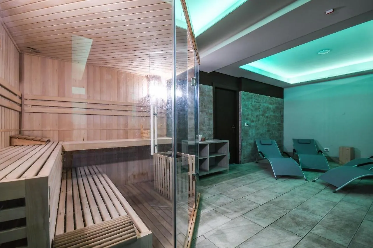 Hotel Oliveto Desenzano del Garda 4*,